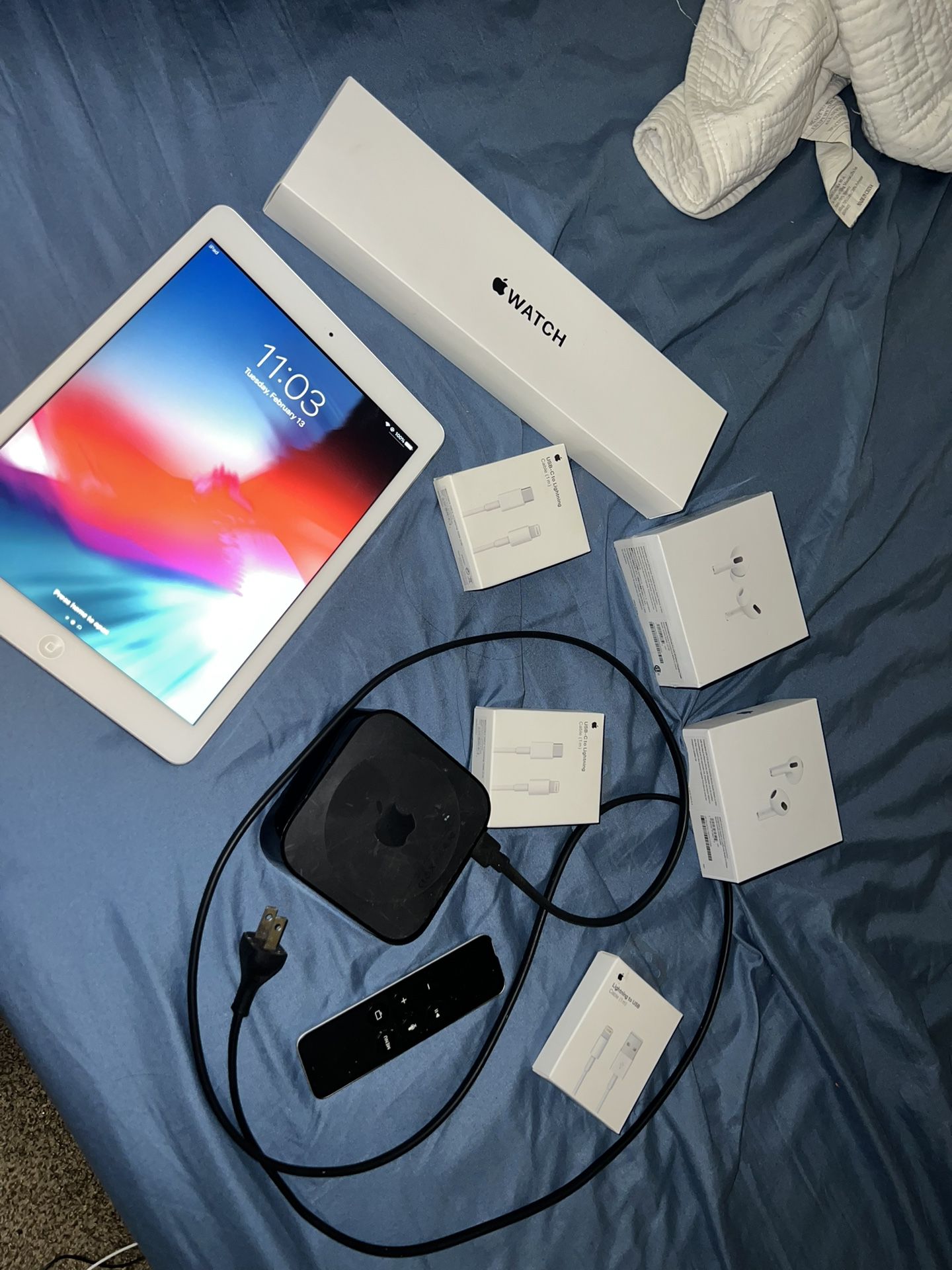 Apple Bundle Watch/ iPad/ Pods/ Chargers 💰