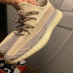 YEEZY ASH PEARL SIZE 10.5