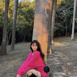 Chic Dragon Fruit Pink V-Neck Sweater – Relaxed Fit, Effortlessly Flattering & Brightening, Cozy Mid-Length Knit