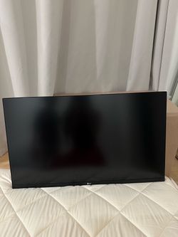LG 32UN880-B 32" Ultrafine Monitor Ergo UHD 4K (3840 x 2160) IPS Display, HDR 10, USB Type-C Black