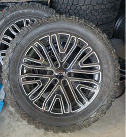 Gmc Denali 22s Wheels On Mud Terrain 35s Tires.