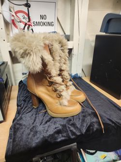 Tan Boots With Fur 6.5