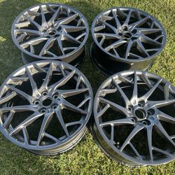 Toyota Camry 19-Inch Dark Grey Metallic Alloy Wheel (Gloss) 