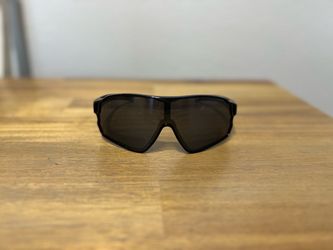 NEED GONE - Black Sunglasses