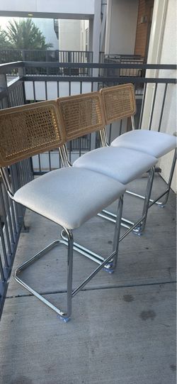 Countertop barstools ￼