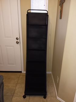 Display Shelf On Wheels