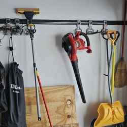 Rubbermaid Fast Track Garage Hook System