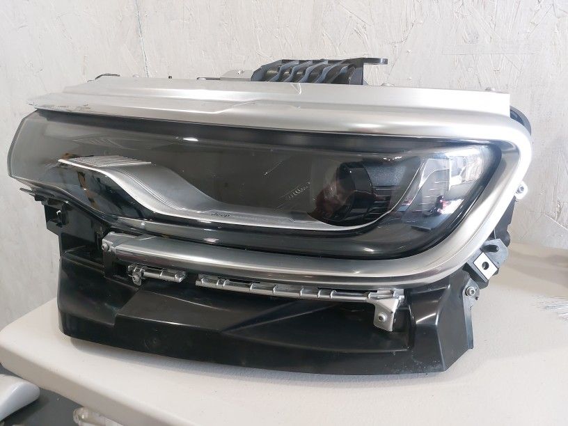 2024   GRAND WAGONER HEADLIGHT  LEFT 