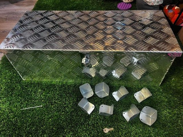 GESEXI 30 Inch Aluminum 5 Bar Tread Tool Box Chest Box Pick Up Truck Bed RV Trailer Toolbox Storage with Side Handle and Lock Keys