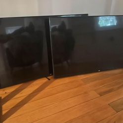 2 TVs 40” Each