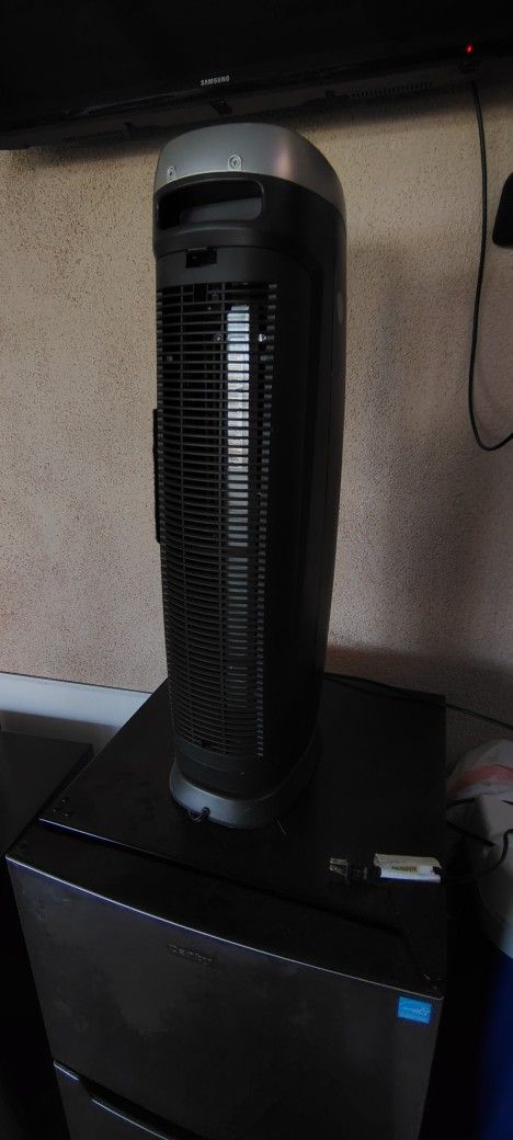 GermGuardian AC4825E 4-in-1 Air Purifier with HEPA Filter and UV-C Sanitizer.
