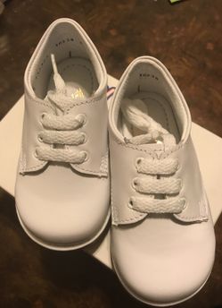 Toddler boys white leather shoe size 5.5
