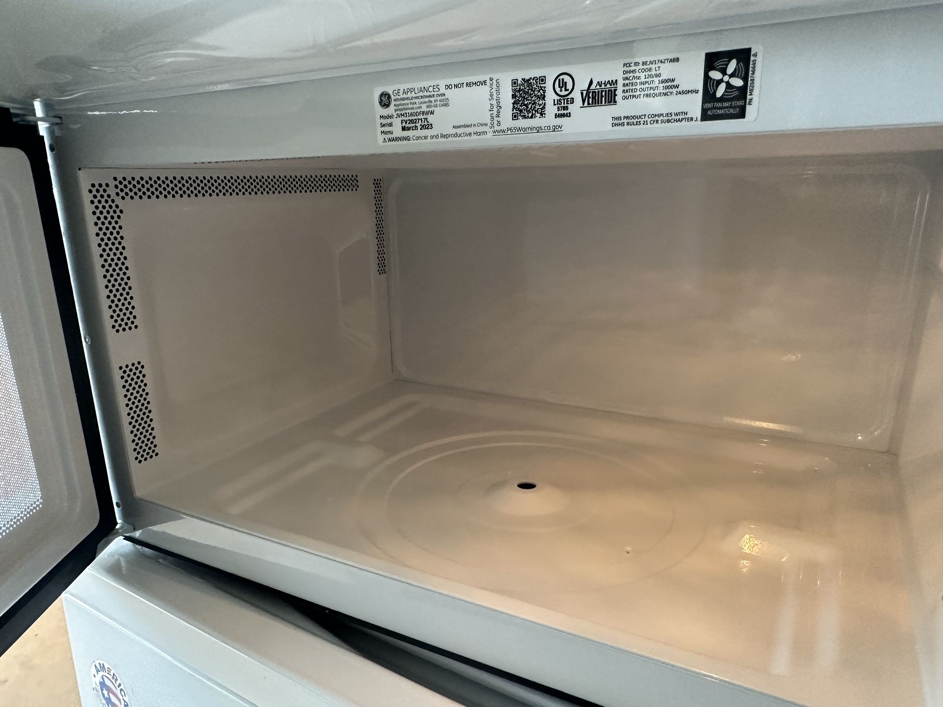 ge Microwave Brand New 