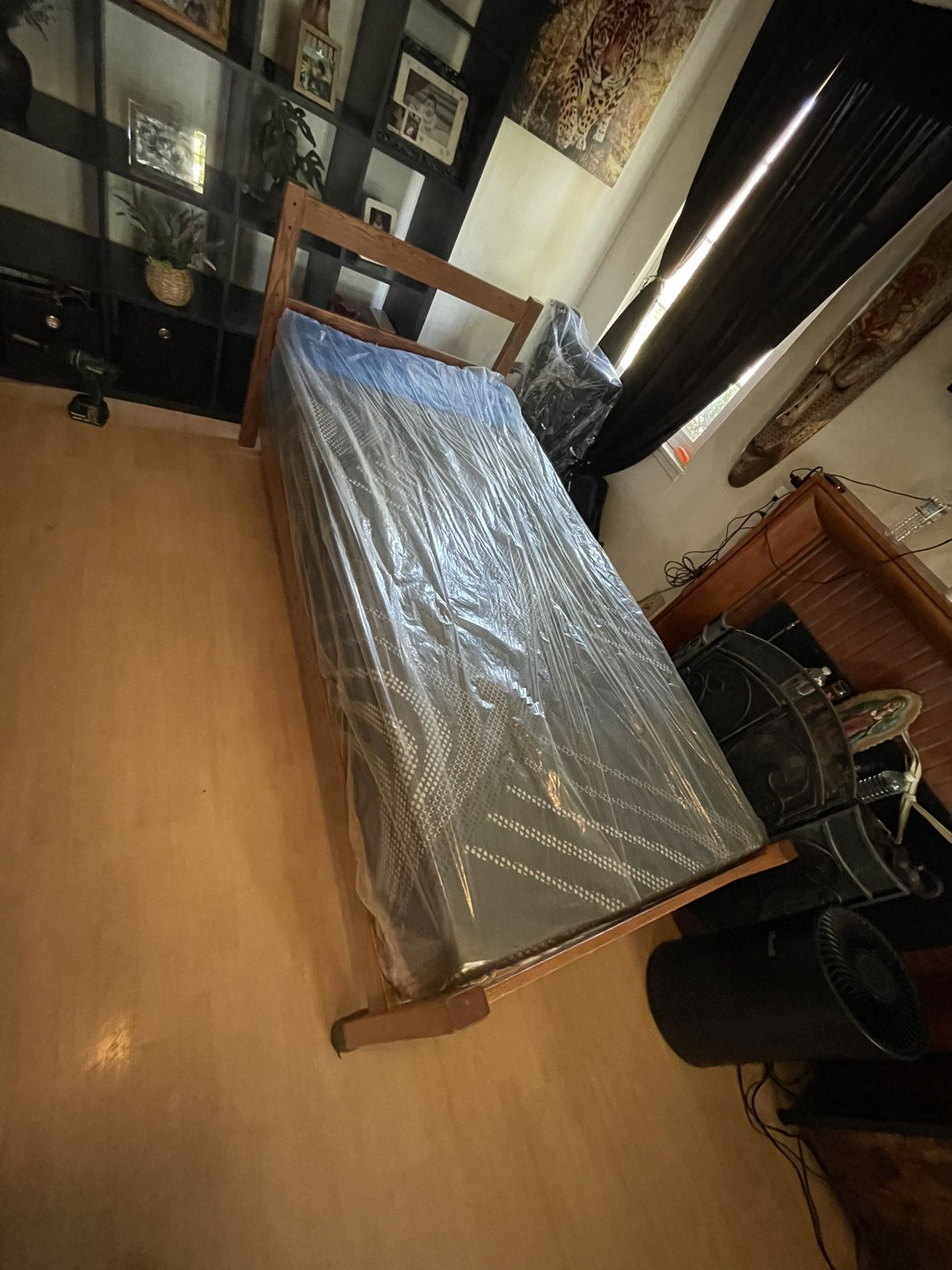 New Bed Xl Twin W Nice Wood Bed Frame !! Deal Of The Day!!!