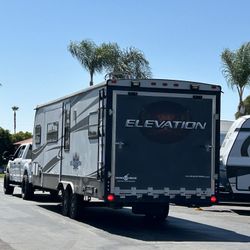 2013 Thor, crossroad elevation Toy Hauler!!