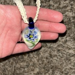 New, Goregous unworn blown glass flower necklace or charm 