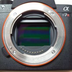 Sony A7R2 + Kit Lens + 3 Batteries + Charger