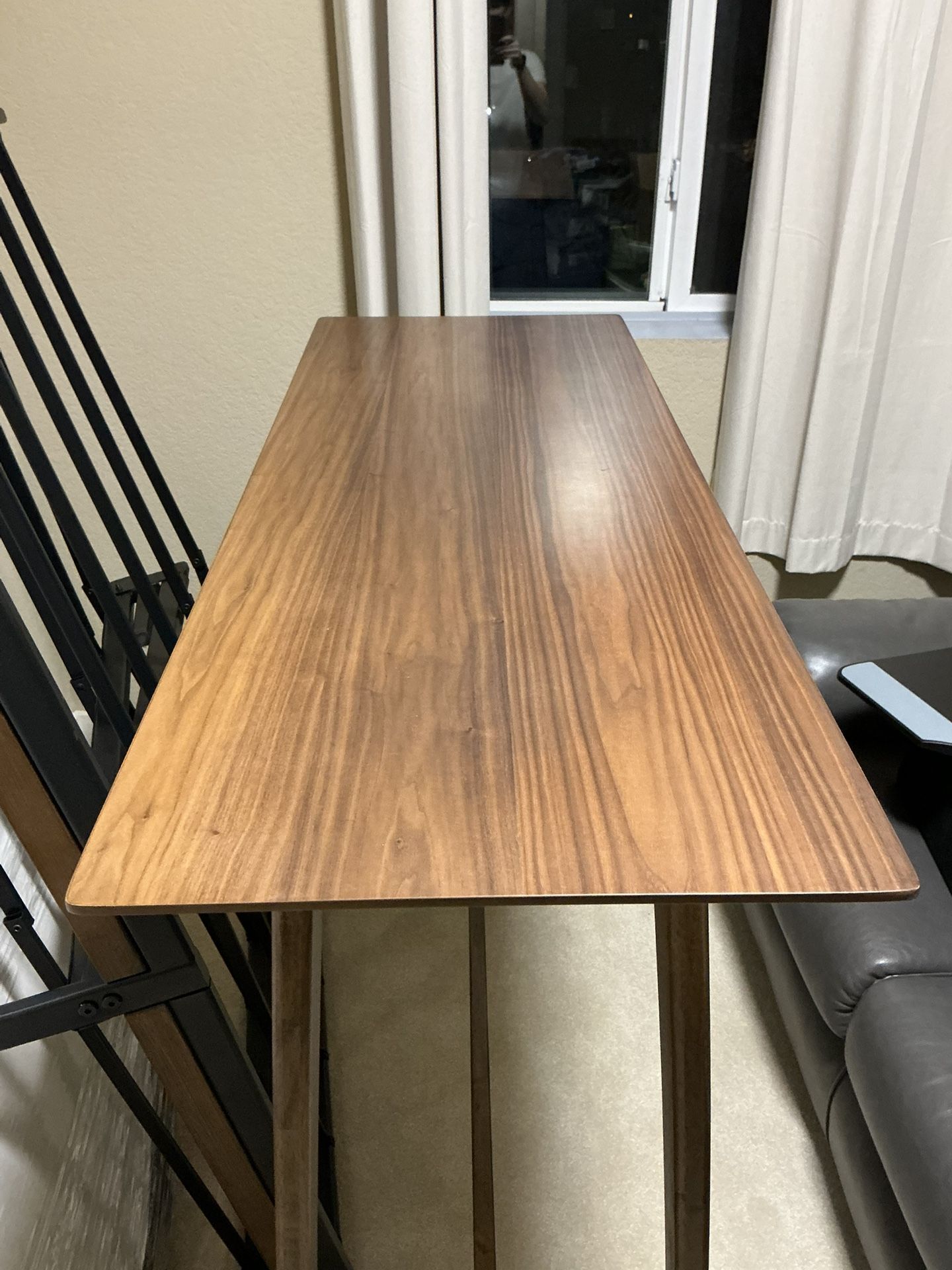 Coaster Home Furnishings - Finnick - Pub Height Bar Table - 47-Inch Rectangular Table with Angled Tapered Legs - Dining Room & Home Bar - Walnut