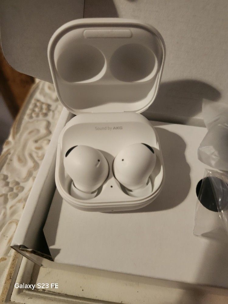 **SAMSUNG GALAXY PRO2 EARBUDS** NEW