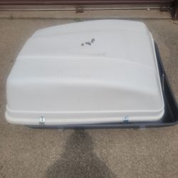 Luggage carrier top of car