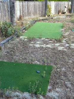 Golf putting green
