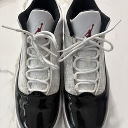 selling jordan mens max aura 2