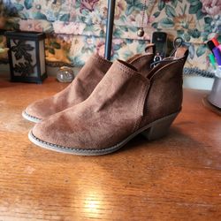 New Womens Boots Size 9