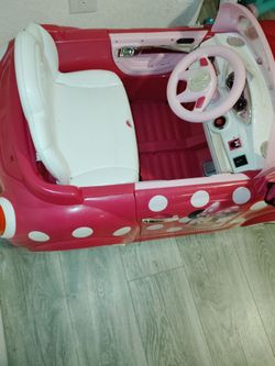 Minnie mouse car