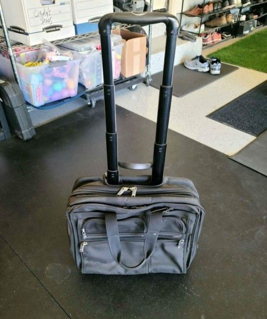 TUMI Alpha 26103D4 Deluxe Expandable Wheeled Rolling Briefcase Bag 17"