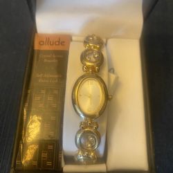 New Vintage Gold Watch With Crystal Accents