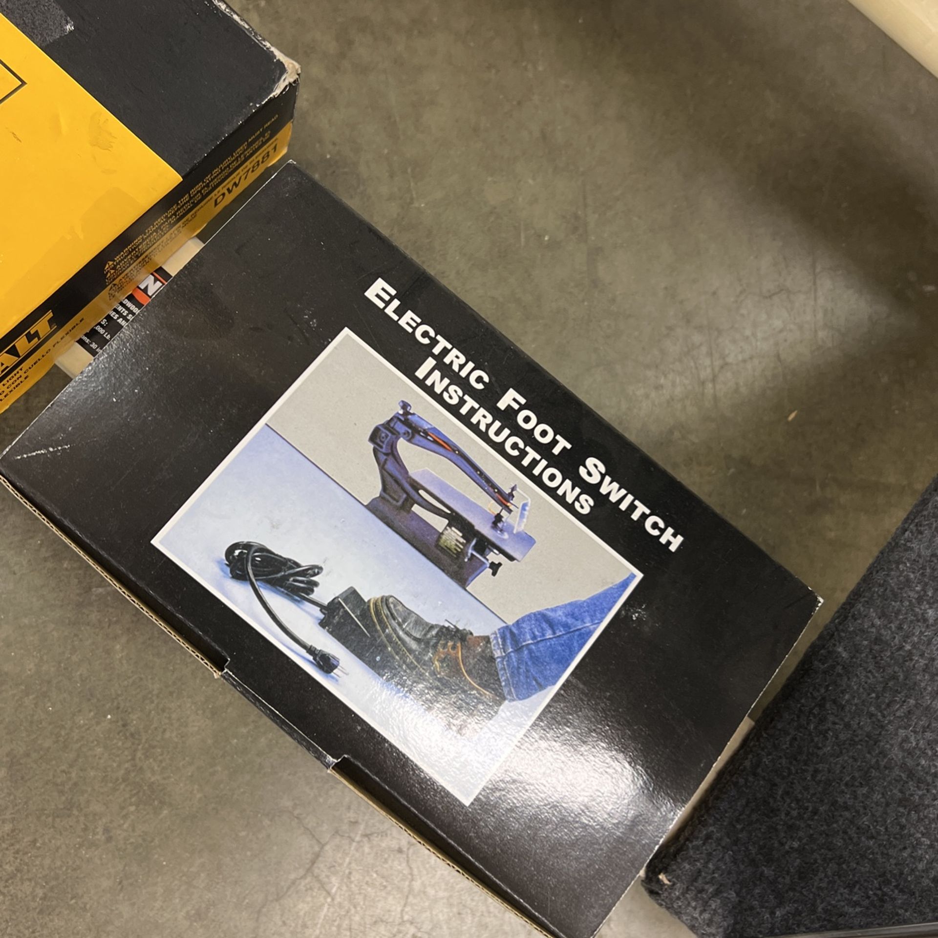 DeWalt Scroll Saw DW788 With Stand DW7880, Light DW7881, Electric Foot