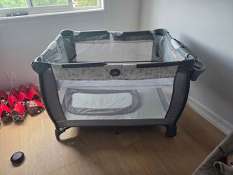 Graco pack n play with changing table