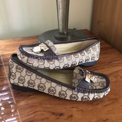 Women’s Micheal Kors Logo Loafers -6M