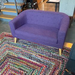 Accent Couch /  Love Couch / Seatee