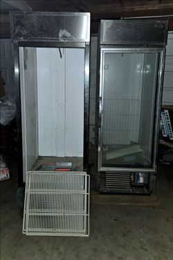 Brand New True Commercial Refrigerator and Freezer Brand New, Needs new Hinges