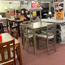 💥HUGE Blowout Furniture Sale!💥 Brand New Table And 4 Stools! $50 Down Takes It Home Today!