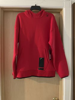 New with/tags Men’s size medium red pullover hoodie sweatshirt. Perfect condition