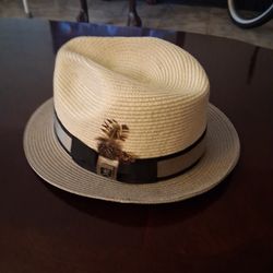 Dresaa hat