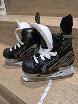 CCM Youth skates