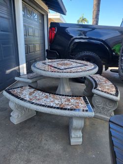 .Mesa De Cemento Y Ceramica Nueva