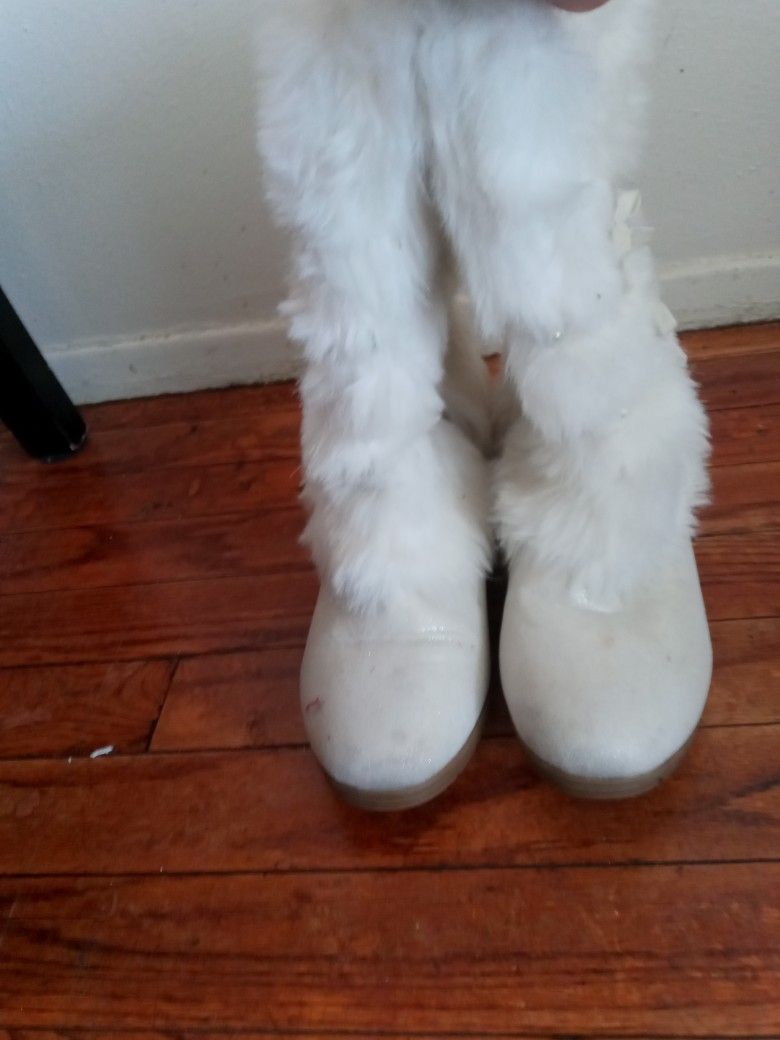 Piper Girls  Size 4 Winter Boots White With Studded Bands