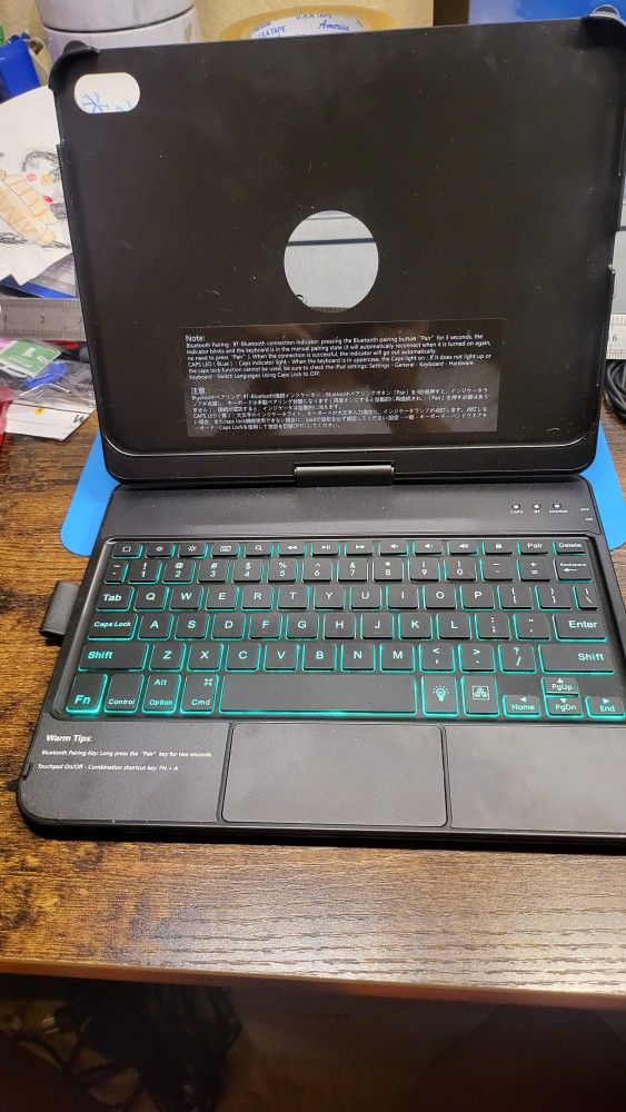 Bluetooth RgB Light Keyboard & Touchpad 360 Degree Swivel Case iPad 10th Gen, air 5 or Ipad pro 11 gen 1
Used but like new