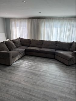 Bob’s Luxe Gray 4 Piece Queen Sectional Sleeper