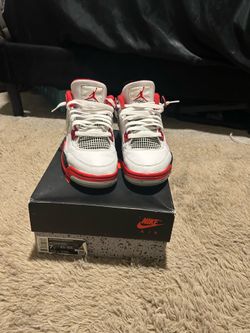 Jordan 4 “og fire red”