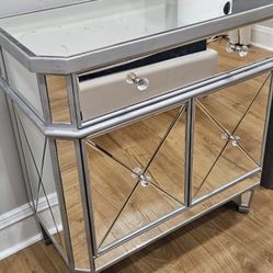 Mirrored Furniture 