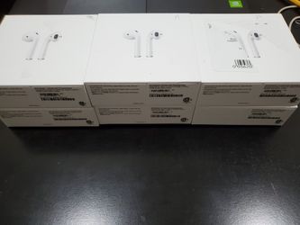Apple Airpods 2nd Gen With Charging Case New with Apple Warranty Local Meet and Cash only Genuine Not Fake Test with your Iphone
