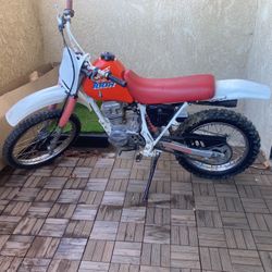 Honda XR 100. Dirt Bike 