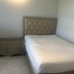 Queen Size Bedroom Set All Included