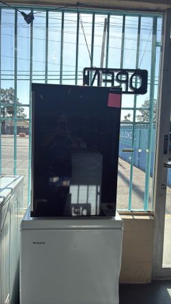 Nice like new Magic chef whine cooler