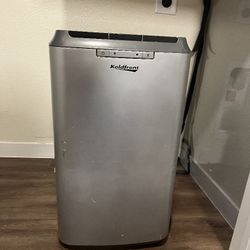 Koldfront standing air conditioning unit